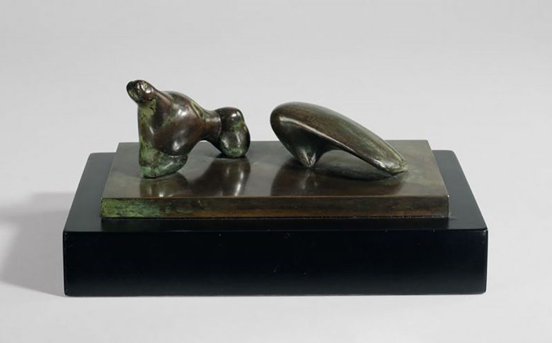 Henry Moore - Two Piece Reclining Figure: Arch Henry Moore - Two Piece Reclining Figure: Arch